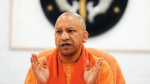 UP: आउटसोर्स कर्मियों के हित में योगी सरकार की बड़ी पहल: तय होंगे काम के घंटे और सुरक्षित होगी नौकरी।