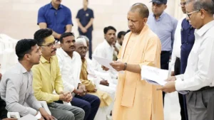 UP: ‘हर नागरिक की खुशहाली सरकार की प्रमुख प्राथमिकता है’ – जनता दर्शन में बोले CM योगी आदित्यनाथ।