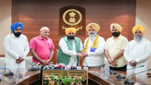 Harmeet Sandhu Aam Aadmi Party में हुए शामिल, कहा- “sacrilege पर Government की सख्ती ने किया प्रभावित”