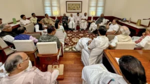 INDIA Alliance में फूट की आहट: Parliament Function की appeal को बड़ी Parties ने किया Reject – Parliament में Bihar Voter List पर Opposition का हंगामा जारी, Rahul Gandhi की अगुवाई में Election Commission तक March की तैयारी