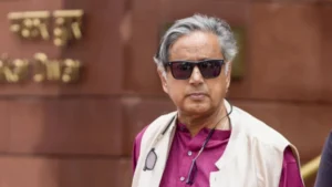 PMs-CMs को हटाने वाला Bill: Congress में बंटवारा, Tharoor ने बताया “Reasonable”, बाकी नेताओं ने कहा “Draconian Law”