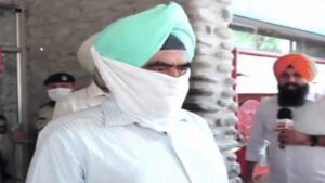 Punjab के गिरफ्तार DIG Harcharan Singh Bhullar की पहली तस्वीर सामने आई: घर से 7 Crore Cash, Luxury Cars, Jewelry और Alcohol बरामद; आज CBI Court में पेशी