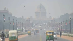 Delhi में हवा हुई जहरीली, AQI 500 पार; Diwali का कितना रोल, सर्दी में Trapped Warm Air के कारन कैसे बढ़ता है Air Pollution
