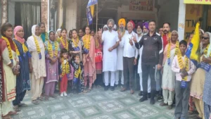 Tarn Taran Bypoll से पहले APP को बड़ा Political समर्थन, Jhabbal इलाके के सैकड़ों परिवार Party में हुए शामिल