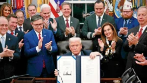 America का सबसे लंबा ‘Shutdown’ समाप्त: 1.4 Million Employees को 43 दिन बाद मिलेगा वेतन! लेकिन Situation अभी भी पूरी तरह Normal नहीं