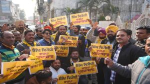 फर्जी वीडियो और गुरुओं की बेअदबी के खिलाफ AAP का प्रदर्शन, BJP, कांग्रेस और अकाली दल नेताओं का किया घेराव