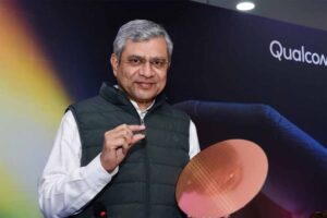 दो उंगलियों के बीच 2nm चिप: क्या अश्विनी वैष्णव की यह उपलब्धि बदल देगी भारत का तकनीकी भविष्य?