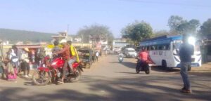 किरगी पंचायत में नहीं है ऑटो स्टैंड की सुविधा पंचायत नहीं है खतरों से खाली