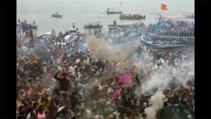 मसान होली की अनोखी परंपरा: क्यों महिलाओं को रखा जाता है इससे दूर?