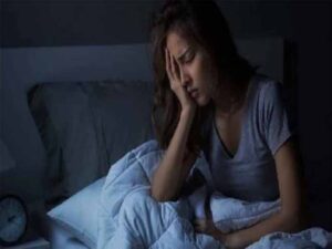 रात में नींद उड़ जाती है? हो सकता है वजह हों आपके ठंडे पैर, जानिए पूरा वैज्ञानिक कारण