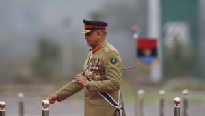 Pakistan में आर्मी जनरल की पिटाई पर बवाल, सरकार ने बताया ‘बाथरूम में फिसलने’ की कहानी