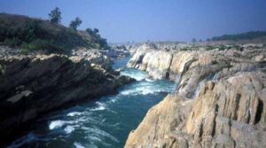 NGT ने दी चेतावनी: नर्मदा नदी की सेहत को लेकर मध्य प्रदेश से मांगी रिपोर्ट