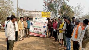 कृषि रथ से किसानों को फसलों में संतुलित उर्वरक एवं नवीन तकनीकों की दी गई जानकारी