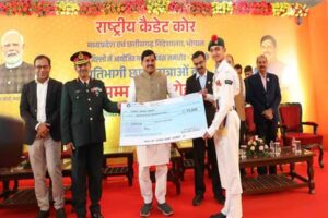 मुख्यमंत्री बैनर युवाओं में देशभक्ति और नेतृत्व गुणों के विकास में सहायक : मुख्यमंत्री डॉ. यादव