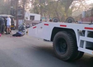 ट्रैफिक पुलिस की गाड़ी की चपेट में आए दो मासूम बच्चे, एक की मौके पर मौत