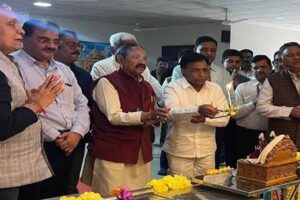 अक्षरधाम मंदिर में उप मुख्यमंत्री श्री देवड़ा ने की नागरिकों की सुख-समृद्धि के लिये प्रार्थना