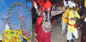 सूरजकुंड मेले में सांस्कृतिक कार्यक्रमों ने मोहा मन, तीन दिन में पहुंचे 90 हजार दर्शक