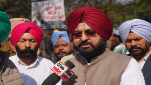 ‘दलित विरोधी कांग्रेस’ के खिलाफ ‘AAP’ ने पंजाब भर में किए विरोध प्रदर्शन, प्रताप बाजवा ने मंत्री ईटीओ पर की थी जातिवादी टिप्पणी