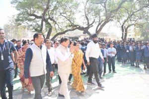 स्वामी आत्मानंद उत्कृष्ट हिंदी विद्यालय एनसीडीसी के 68 छात्रों को मिली साइकिल