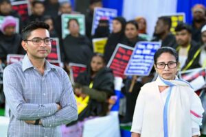 बंगाल SIR पर बिफरे अभिषेक बनर्जी, कविता के ज़रिए जताया विरोध—‘इतिहास माफ नहीं करेगा’