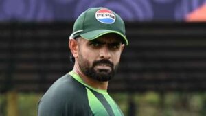 बाबर आज़म पर बढ़ी आलोचना, संकट की घड़ी में रवि शास्त्री और रिकी पोंटिंग बने संबल