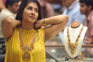 Gold-Silver Price Update: चांदी में बड़ी गिरावट, रिकॉर्ड हाई से ₹1.59 लाख तक लुढ़की