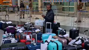 विदेश से शॉपिंग पड़ी महंगी! ₹75,000 से ज्यादा सामान लाए तो लगेगा ड्यूटी चार्ज