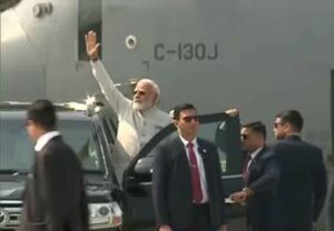 चीन को कड़ा संदेश: सीमा के पास पीएम मोदी का विमान उतरा, आपात लैंडिंग सुविधा का उद्घाटन