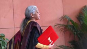 9 महीने में आधा बजट भी खर्च नहीं, बड़ी योजनाओं की रफ्तार पर सवाल