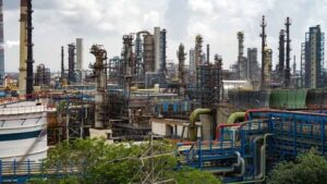 रूस से तेल आयात घटाएगा भारत? ट्रेड डील के बाद कंपनियों ने बदला रुख